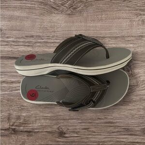 ♥️♥️Clarks Women's Brown and Gray Sandals.Never worn.